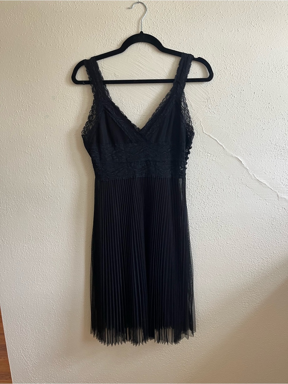 Forever 21 Black Lace V-Neck Pleated Mini Dress